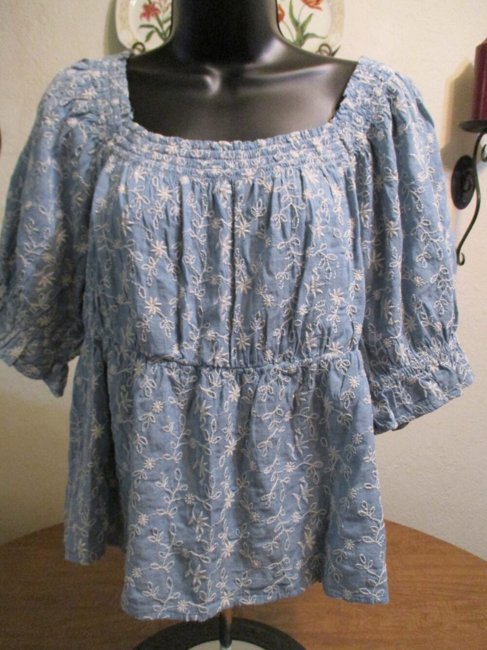 OLD NAVY CHAMBRAY SMOCKED FLORAL BOHO PUFF SHORT SLEEVE L